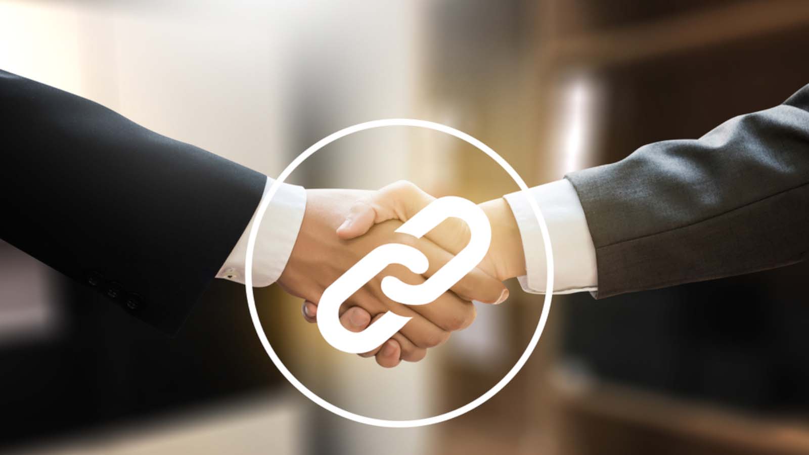 backlinks shaking hand representing how two websites could work together